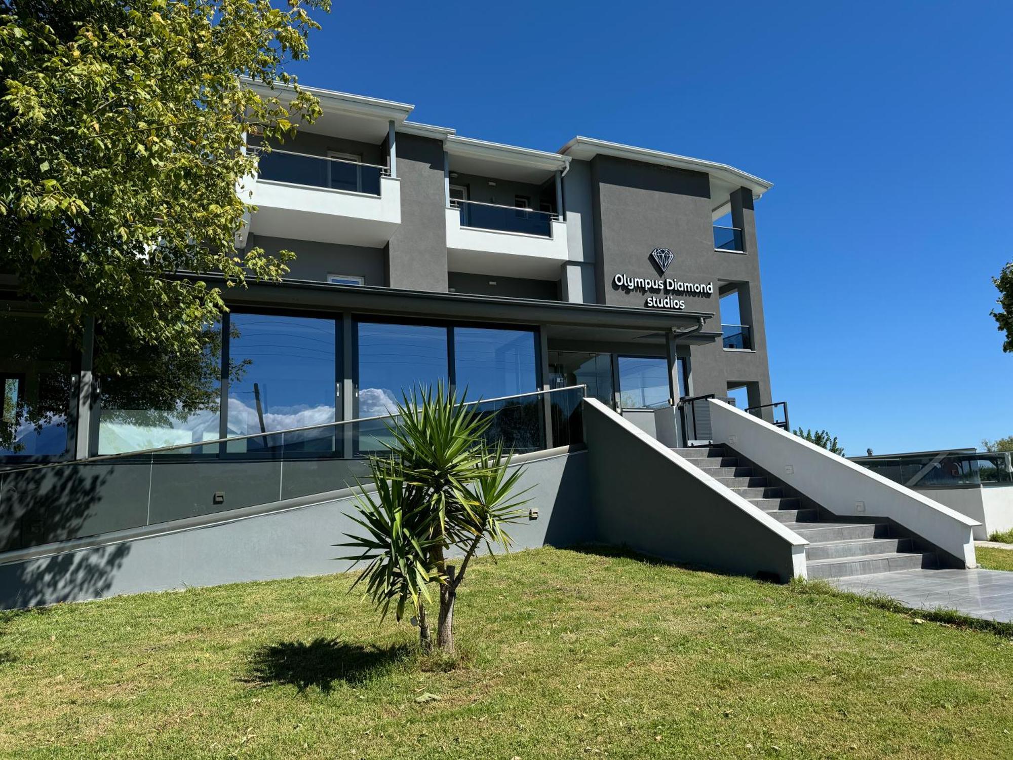 Olympus Diamond Studios Olympic Beach Exterior photo